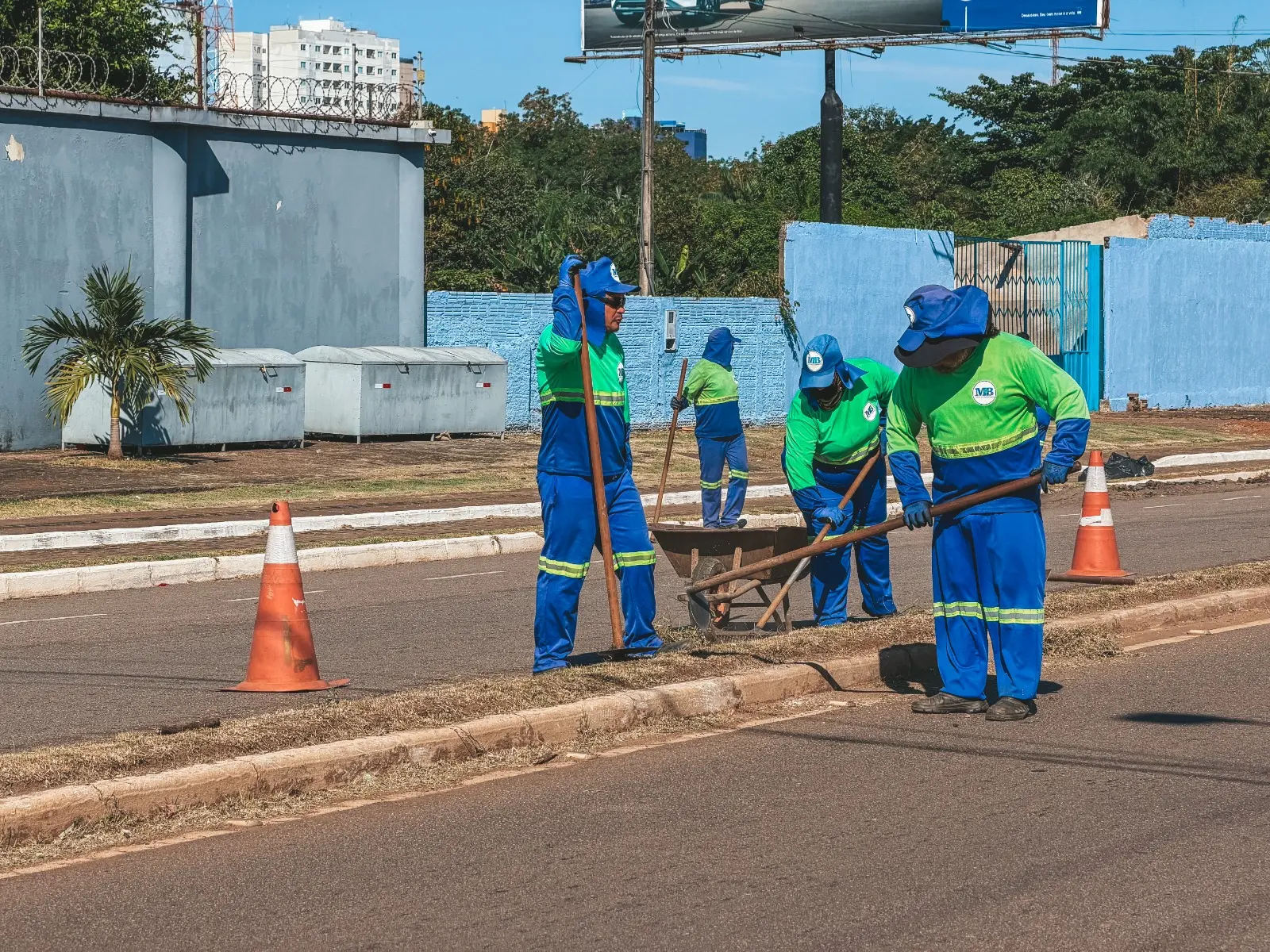 SERVIÇOS URBANOS - Semana fecha com limpeza, roço e recolhimento em pontos de Porto Velho