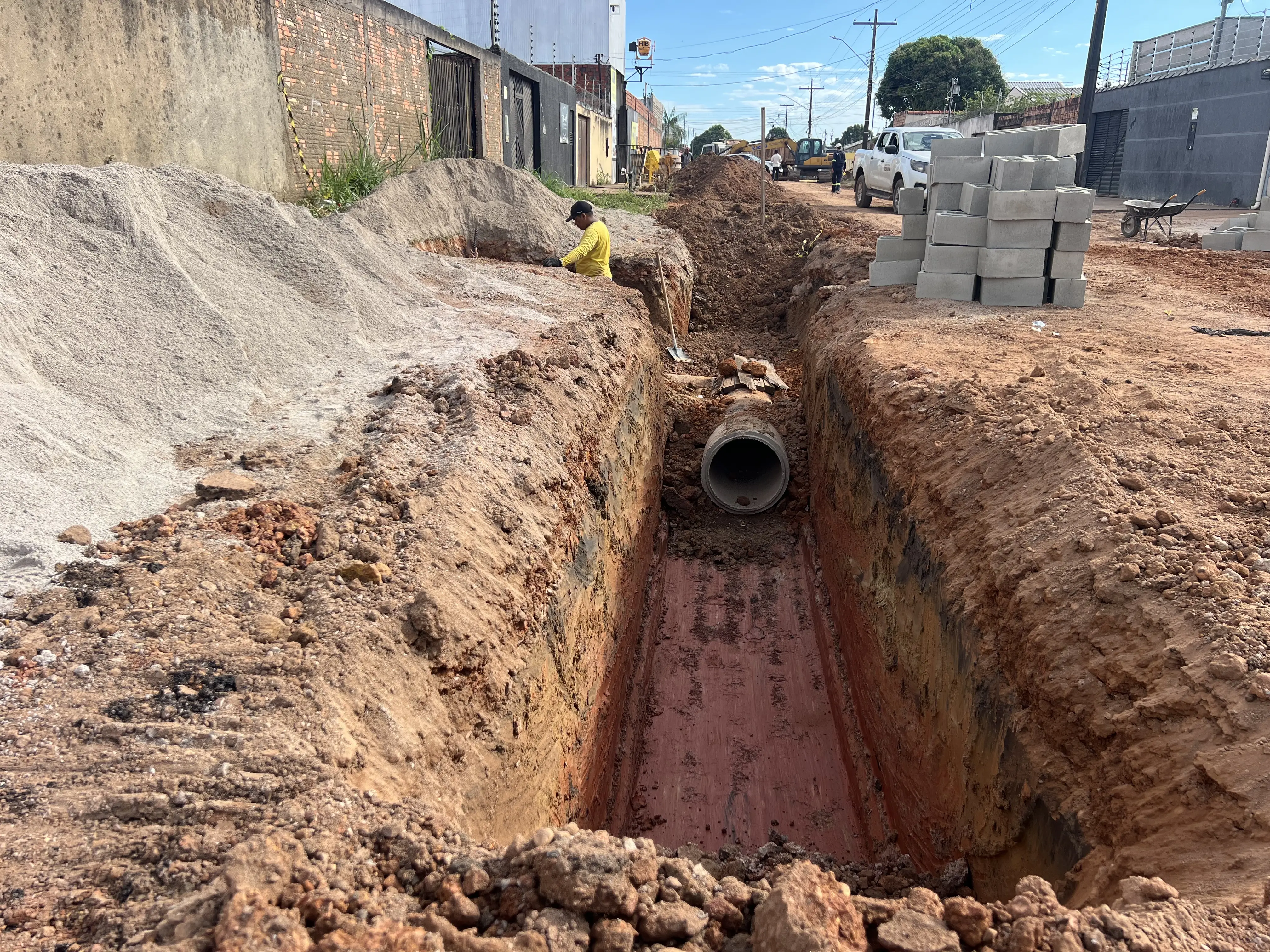 COMBATE A ALAGAMENTOS - Prefeitura amplia sistema de drenagem na Rua Bandeirantes para reduzir alagamentos e erosão