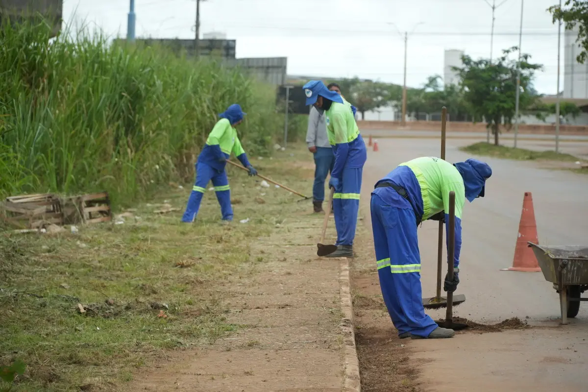 Prefeitura intensifica limpeza em espaços públicos na capital