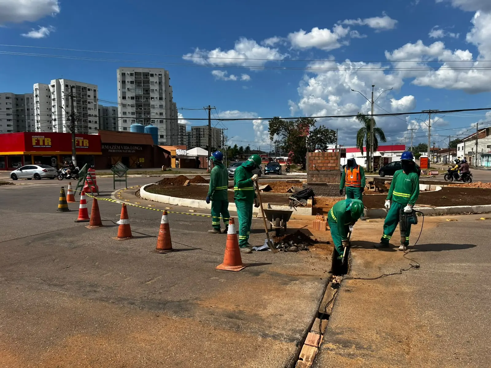 Motoristas devem ter atenção na rotatória das avenidas Tiradentes e Rio Madeira