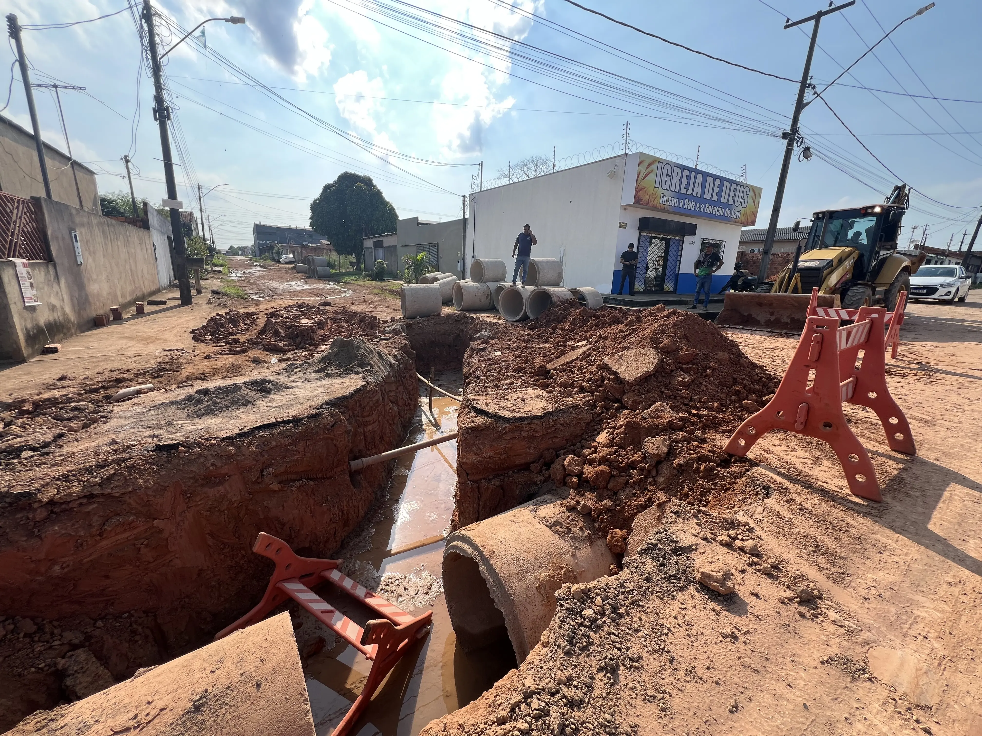Obra de drenagem combate alagamentos e transforma rotina de moradores no Cidade do Lobo
