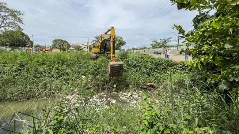 Prefeitura alerta para descarte irregular de lixo com a chegada do período chuvoso