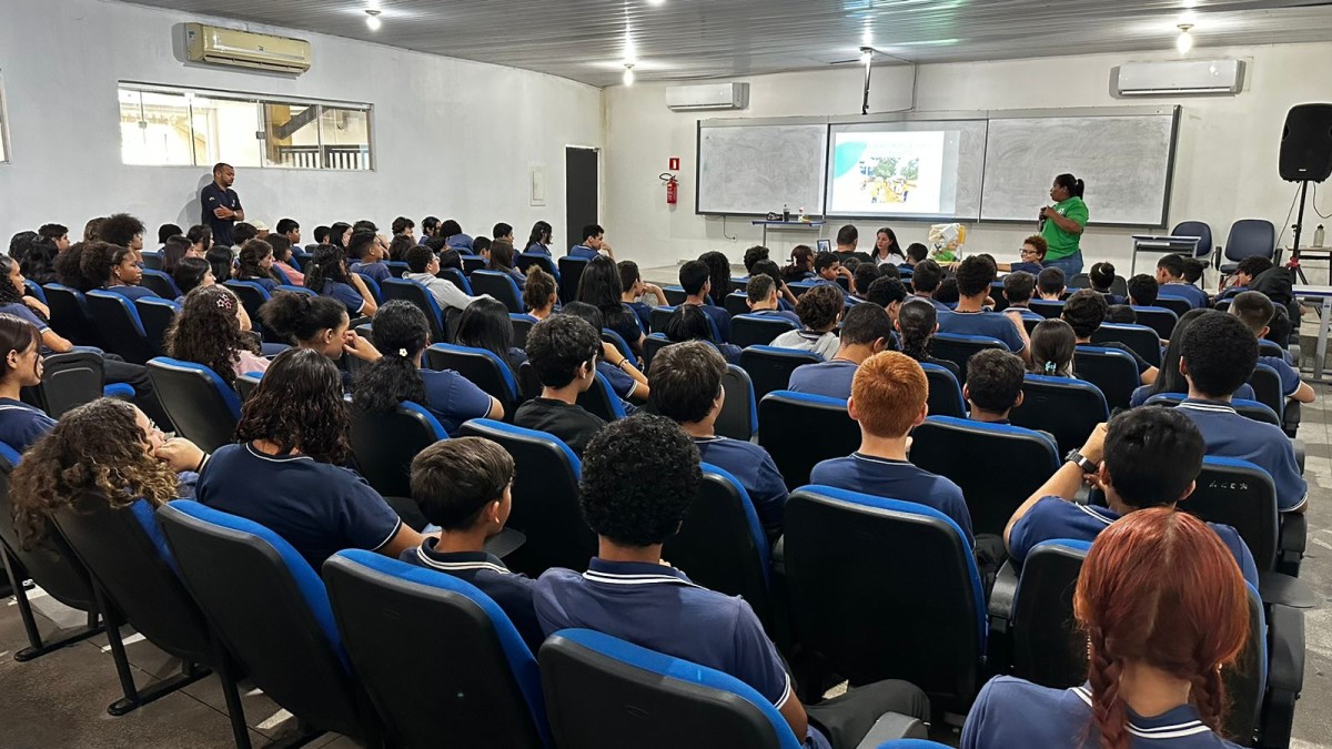 Prefeitura realiza palestra “Cidade Consciente, Cidade Limpa” na Escola José Otino, em Porto Velho