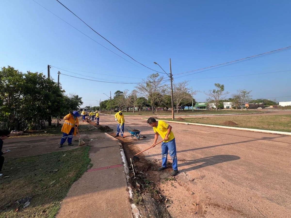 Prefeitura realiza mutirão de limpeza em Nova Mutum Paraná