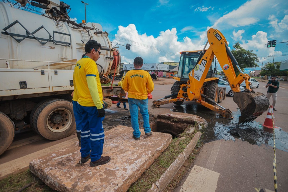 Limpeza das bocas de lobo e da rede de drenagem, com a utilização do hidrojato