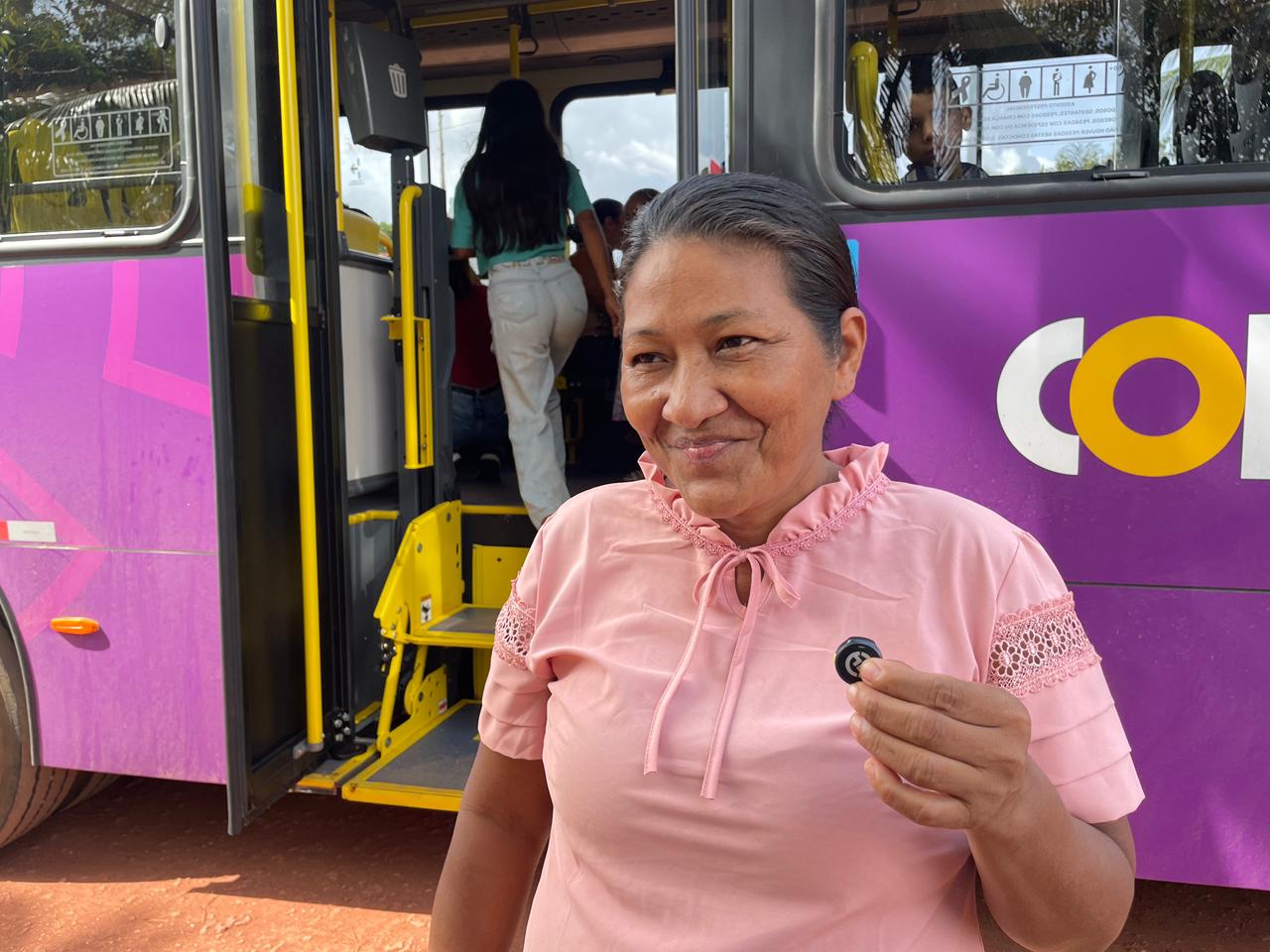 Eliana acompanhou as filhas e observou com carinho a empolgação das meninas