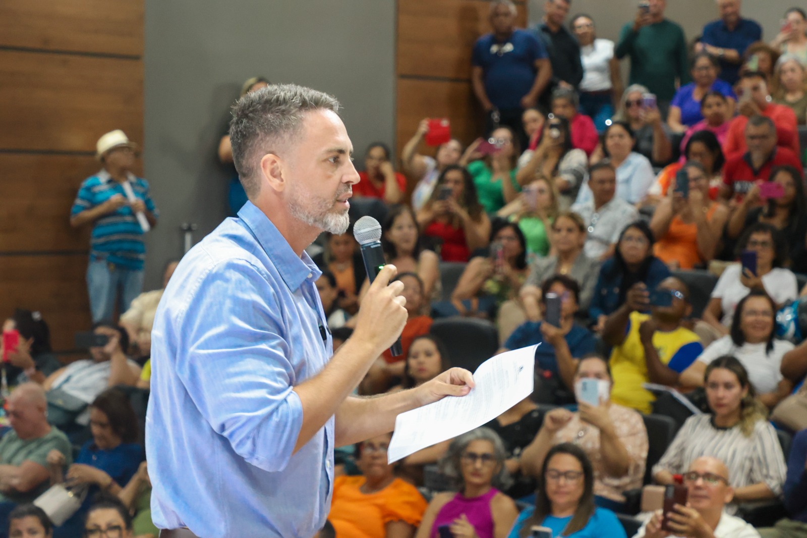 Durante o primeiro Encontro de Servidores da Educação, o prefeito anunciou R$ 10 milhões em investimentos na rede municipal
